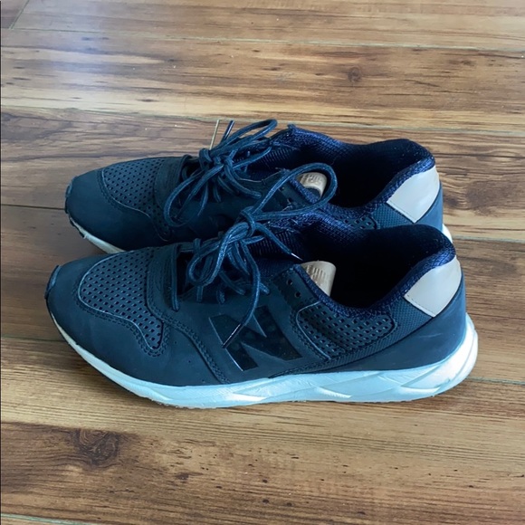 New Balance - Picture 2 of 5